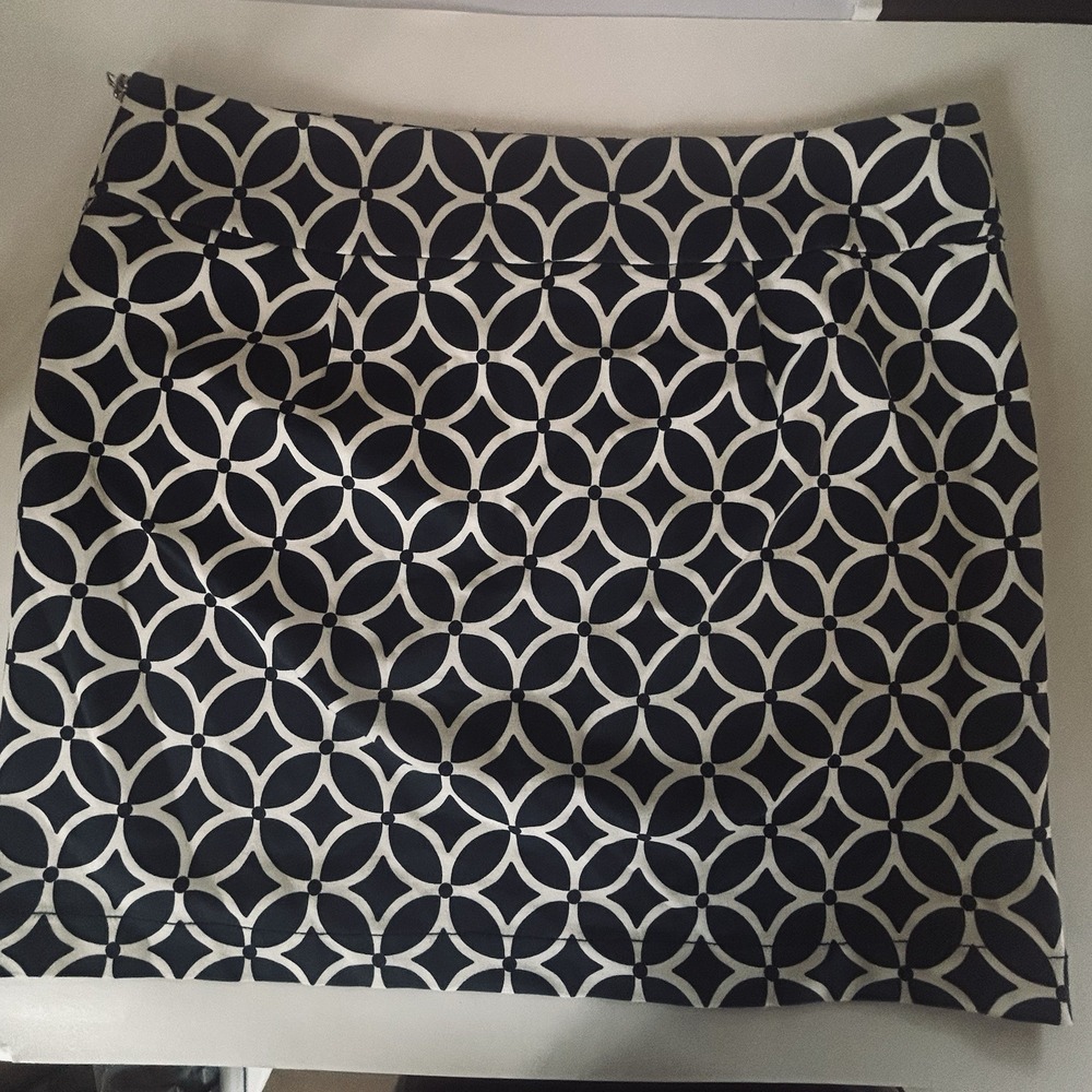 BANANA REPUBLIC Geometric Navy & White Stretch Midi Pencil Skirt Size 12 - Picture 6 of 7